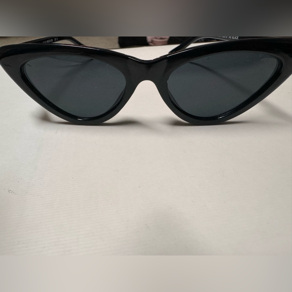 Sunglasses cat-eye Lucky Brand black